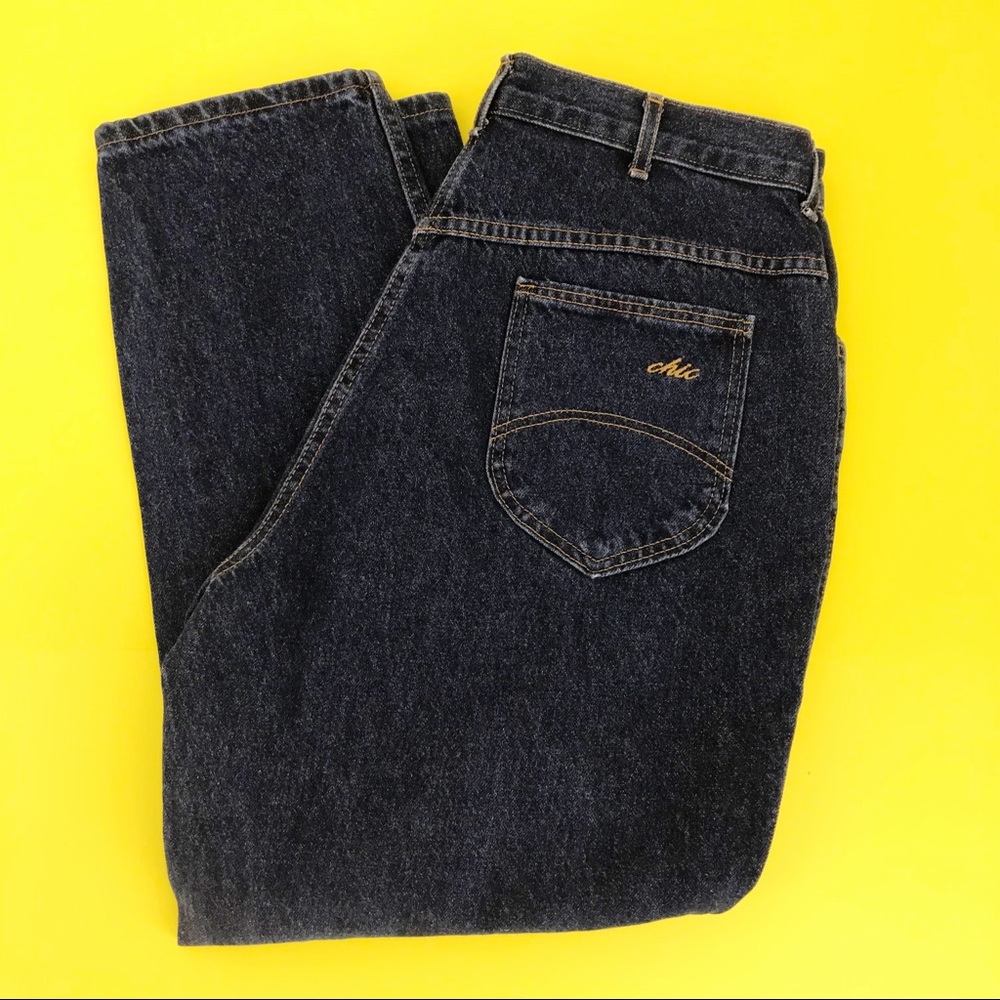 Chic vintage 80’s-90-‘s high rise mom jeans